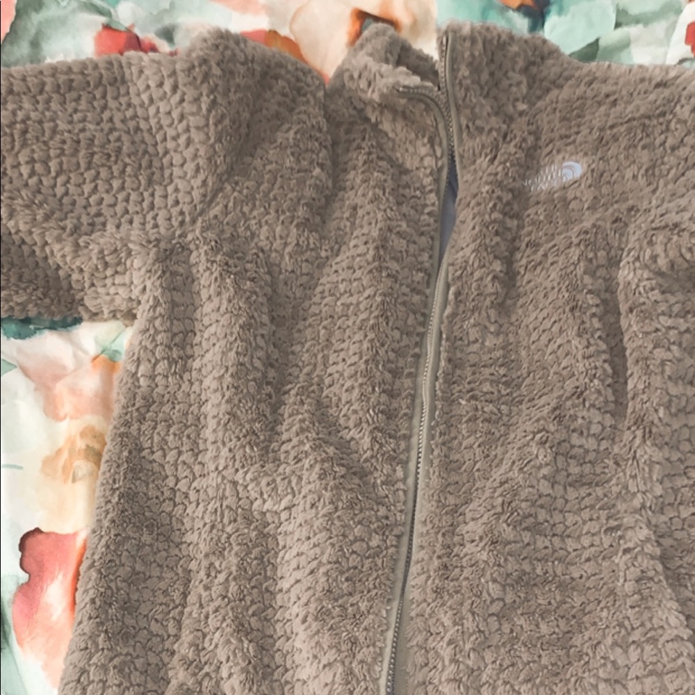 kids fluffy north face jacket!!!